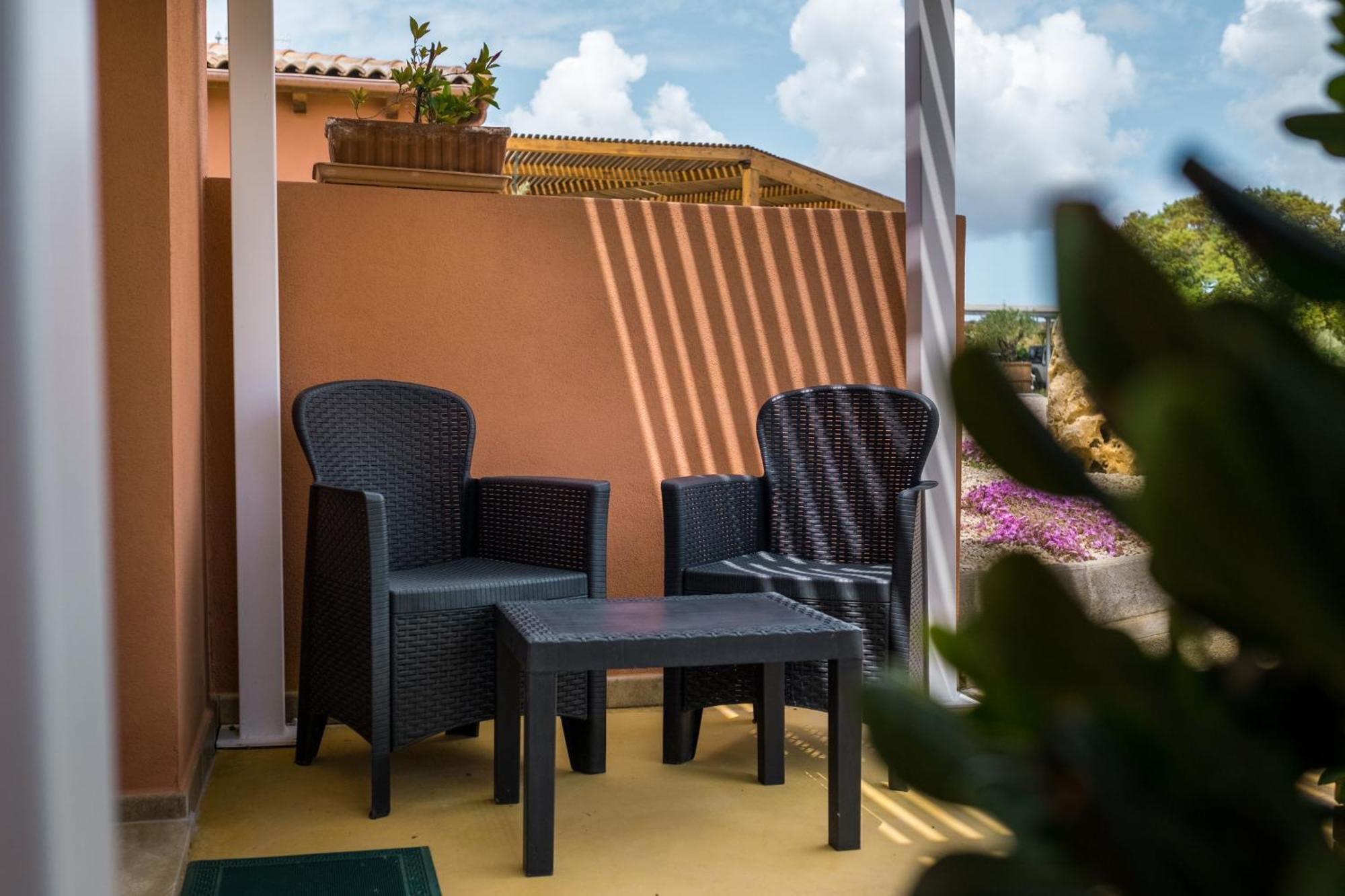 La Vinia Bed&Wine Experience - Adults Only Vila Sássari Quarto foto